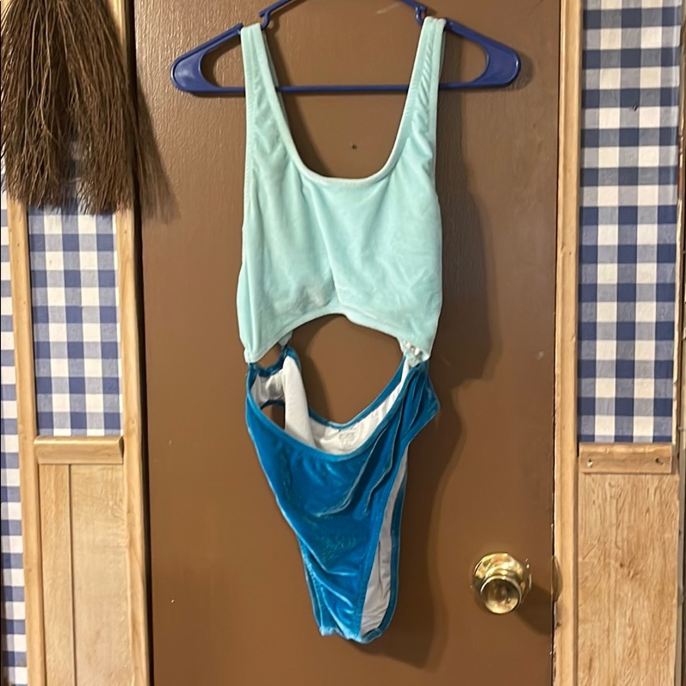 Bathing suit